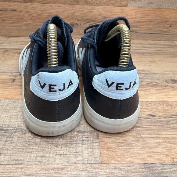 Veja women  size  8 Black and White Sneakers - Picture 5 of 9